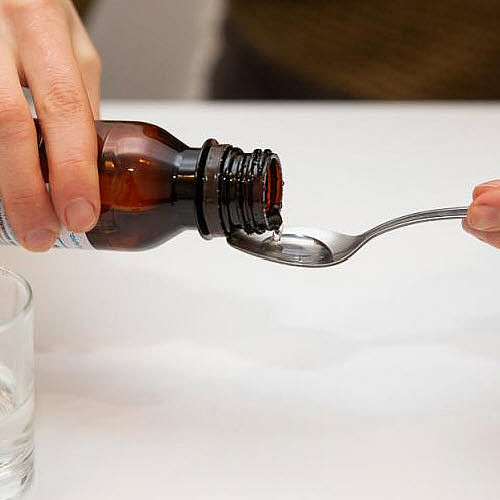 Как сделать ароматизатор - Добавьте спирт (2 чайных ложки) или водку (2 столовых)